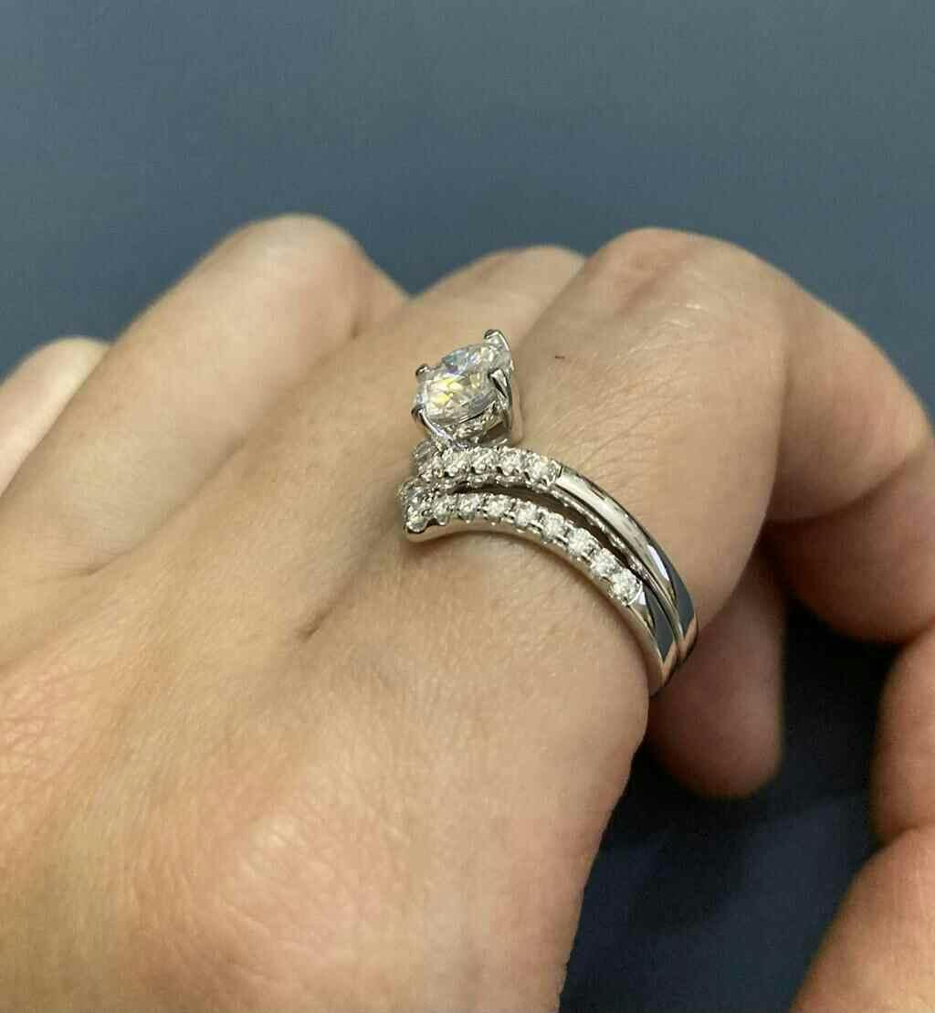 Simple Design Heart Prongs Moissanite Engagement Ring