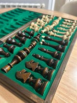 Ajedrez de Madera “Beskid” – Diseño Elegante