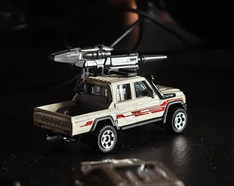 Matchbox 17 Toyota Landcruiser 78 - JHR66 Diecast Scale Model