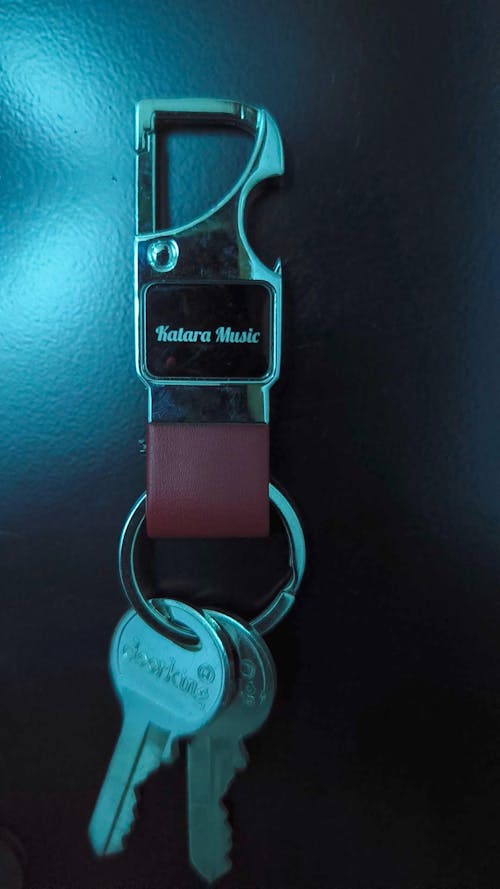 Unique Personalized Gift : Stylish Opener Keychain with Name Engraving
