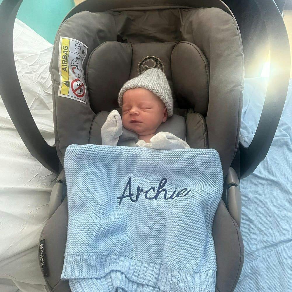Personalized Baby Blanket - Custom Embroidery for Newborns & Toddlers