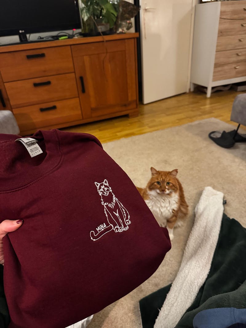 YOUR PET Embroidered Portrait Sweatshirt