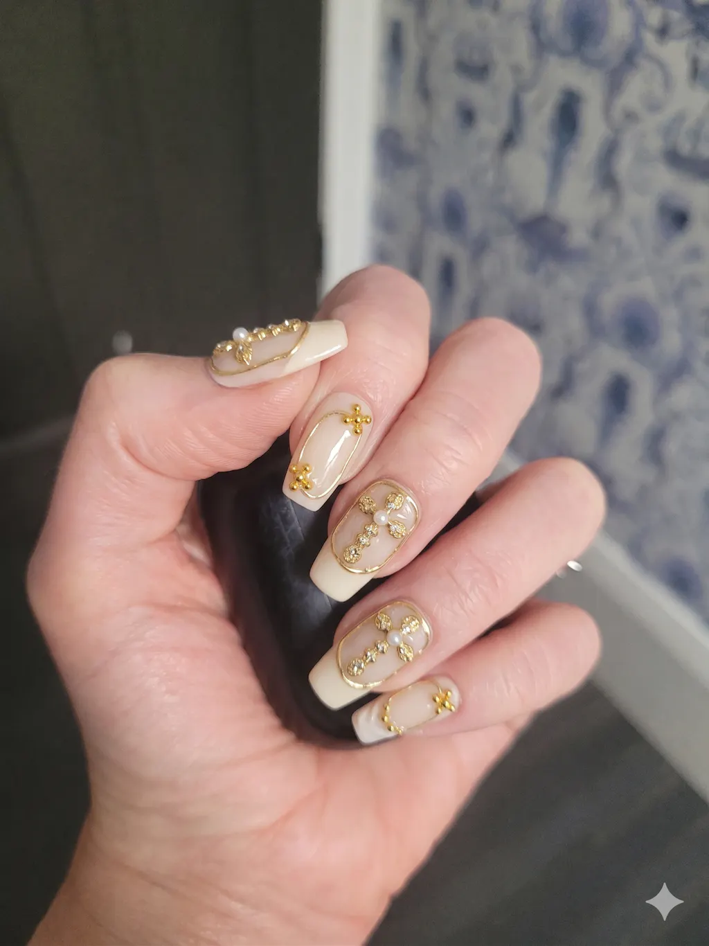 Baroque Vow – Ivory Gold Cross Press-On Nails