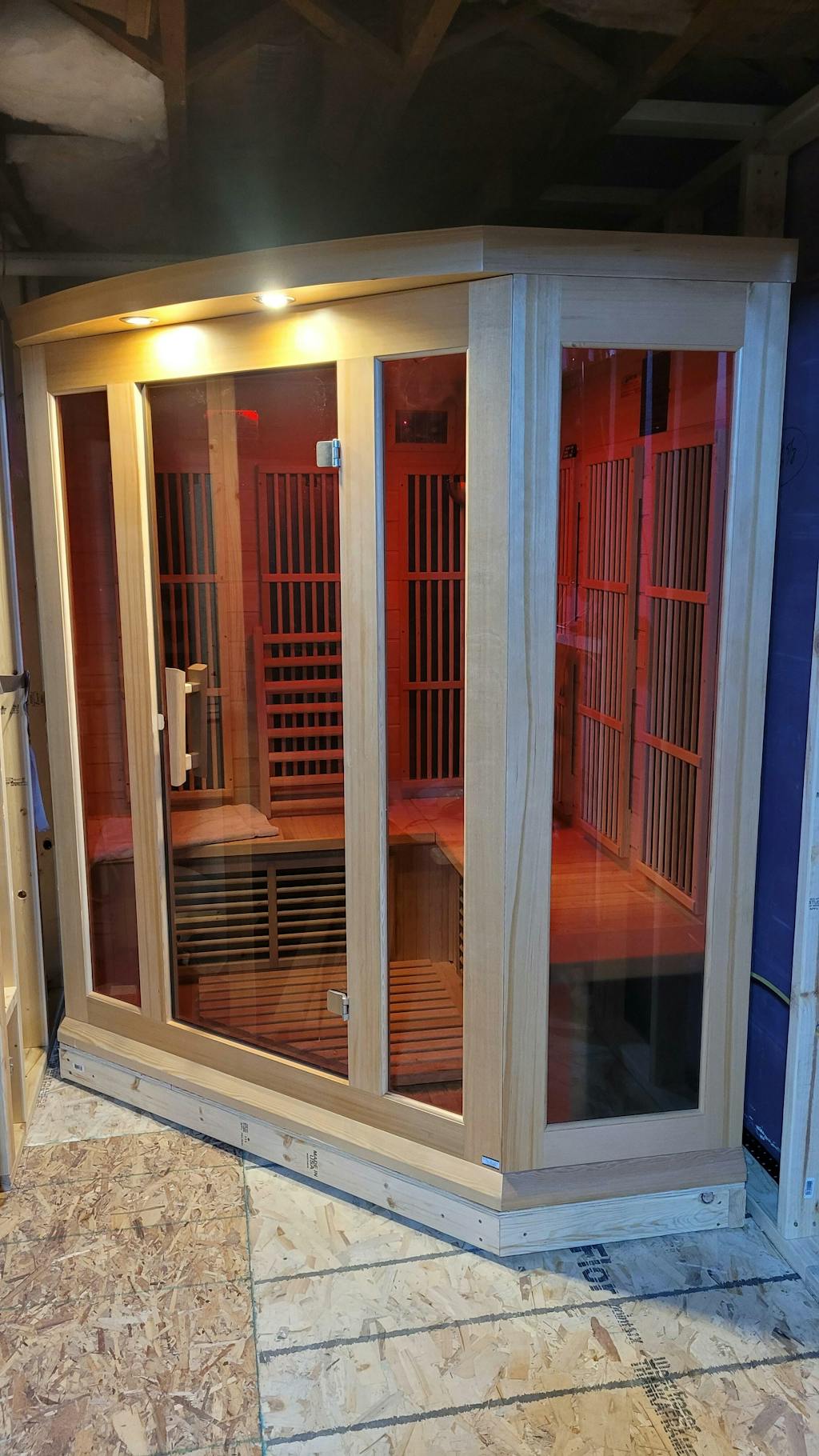 Golden Design Low EMF 3-Person Maxxus FAR Infrared Sauna Corner Unit with Hemlock Wood | Model: MX-K356-01