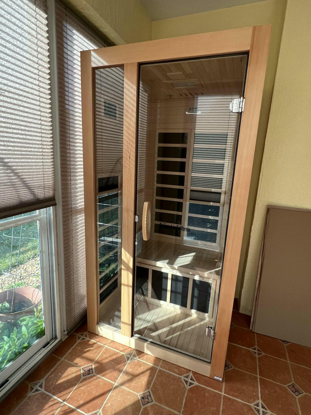 Golden Designs Low EMF 1-Person Dynamic "Gracia" Infrared Sauna with Hemlock Wood | Model: DYN-6119-01