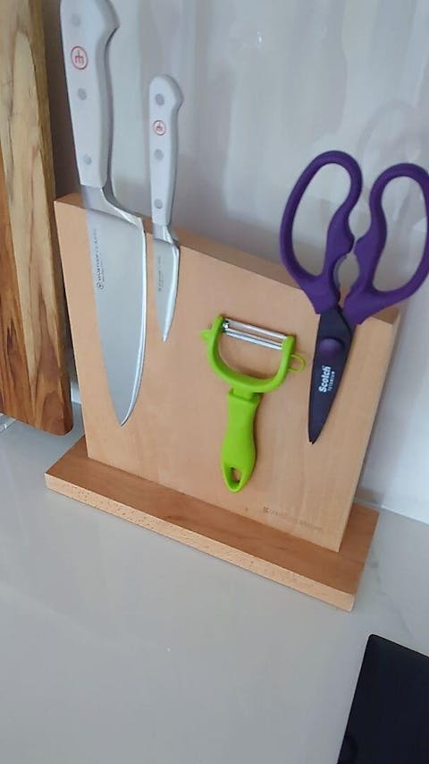 The Knife Stand