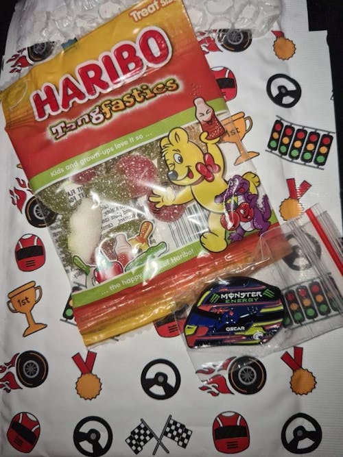 Oscar Piastri 2025 Helmet Enamel Pin