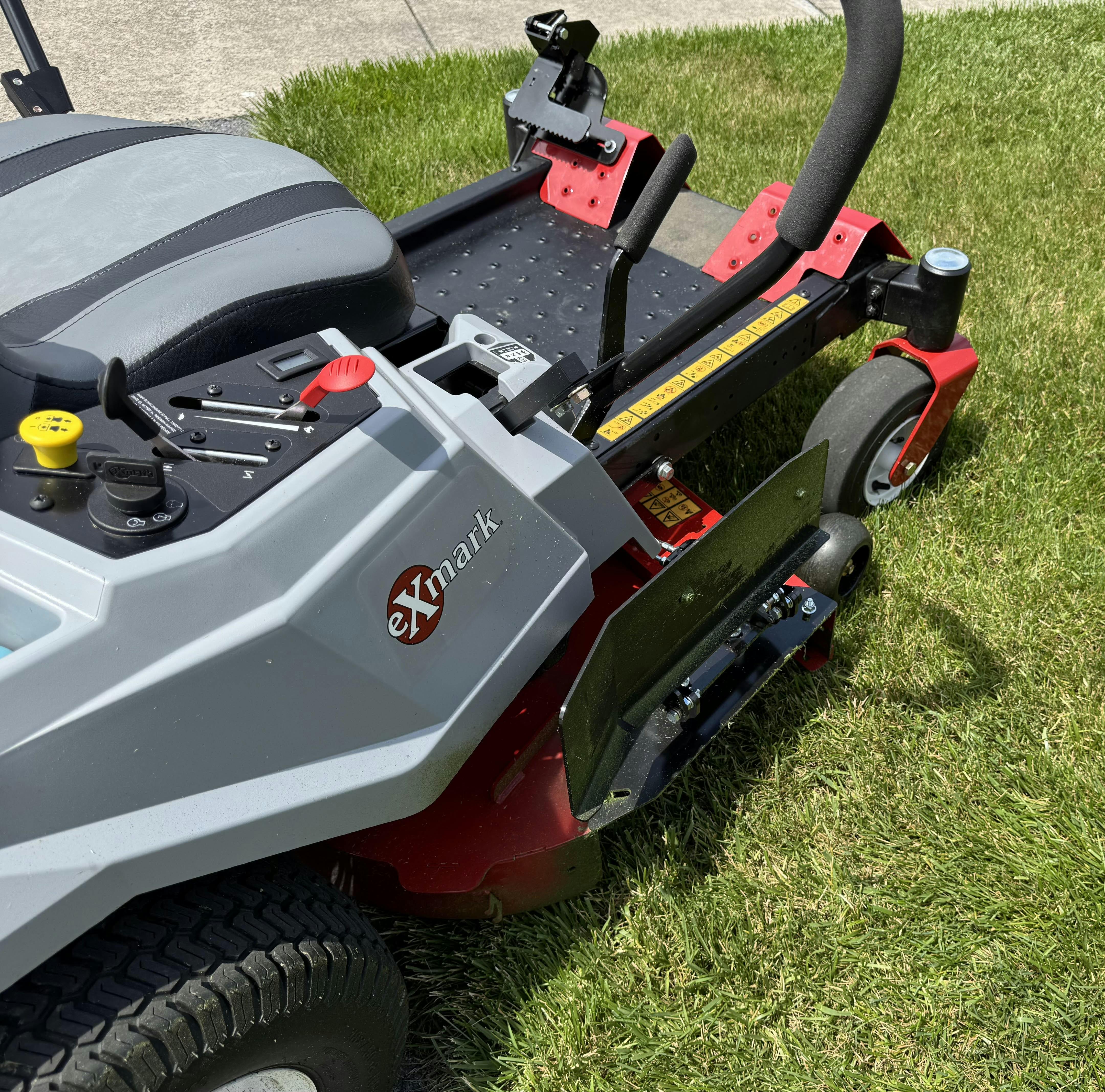 44T2M50-5L-A68 GrassFlap„¢ Brand Chute Blocker with SEL Pedal