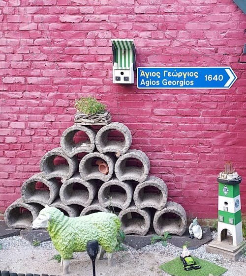 Griechisches Verkehrsschild MIT KM