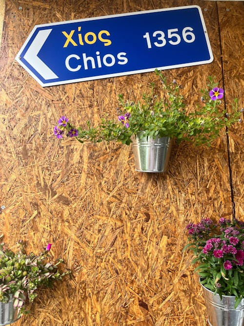 Griechisches Verkehrsschild MIT KM