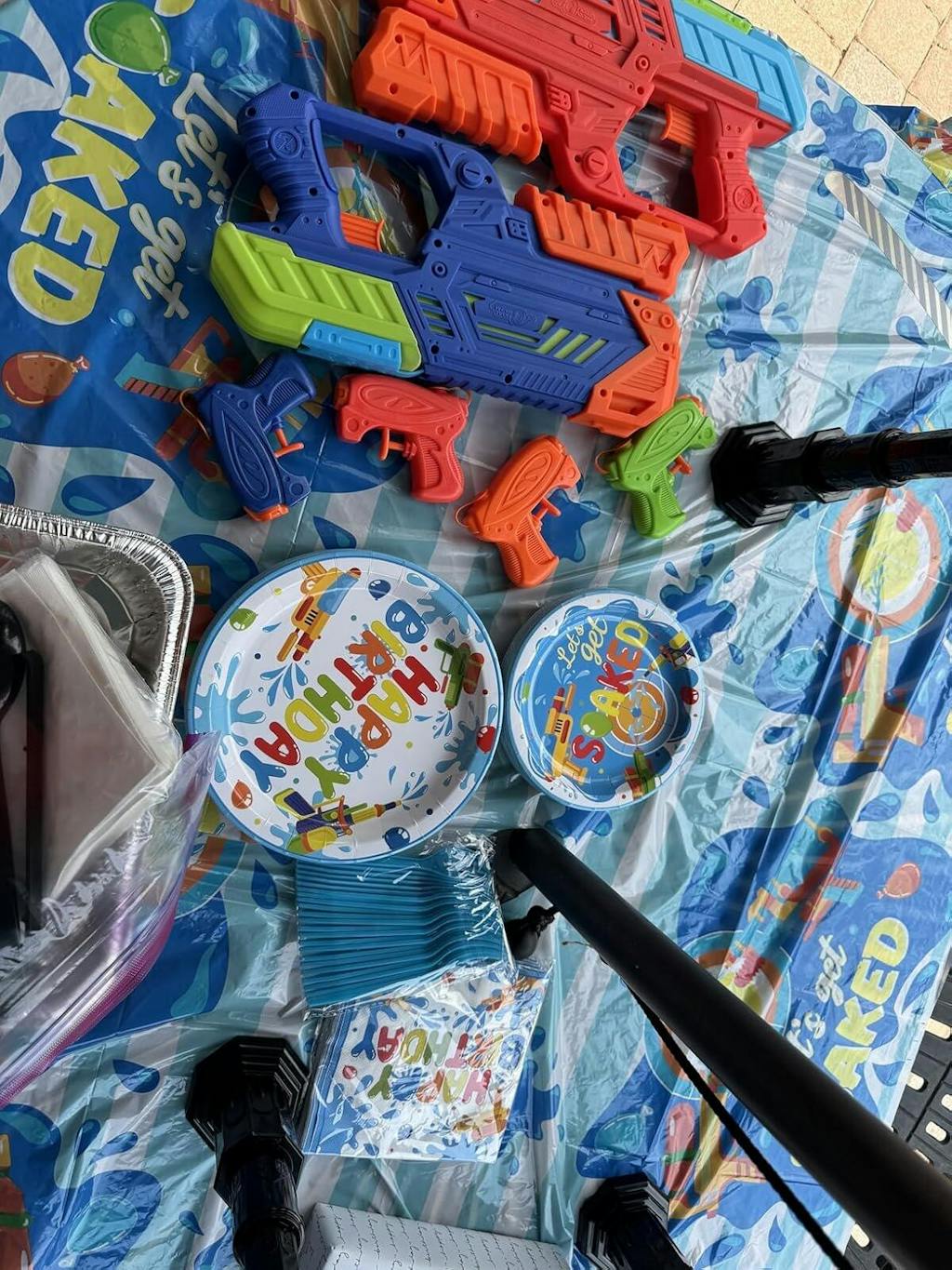 96 Pcs Water Gun Party Plates and Napkins
