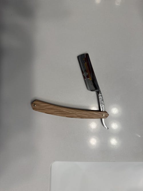 Thiers Issard 'Durandal' Straight Razor 6/8" Holm Oak Carbon Steel