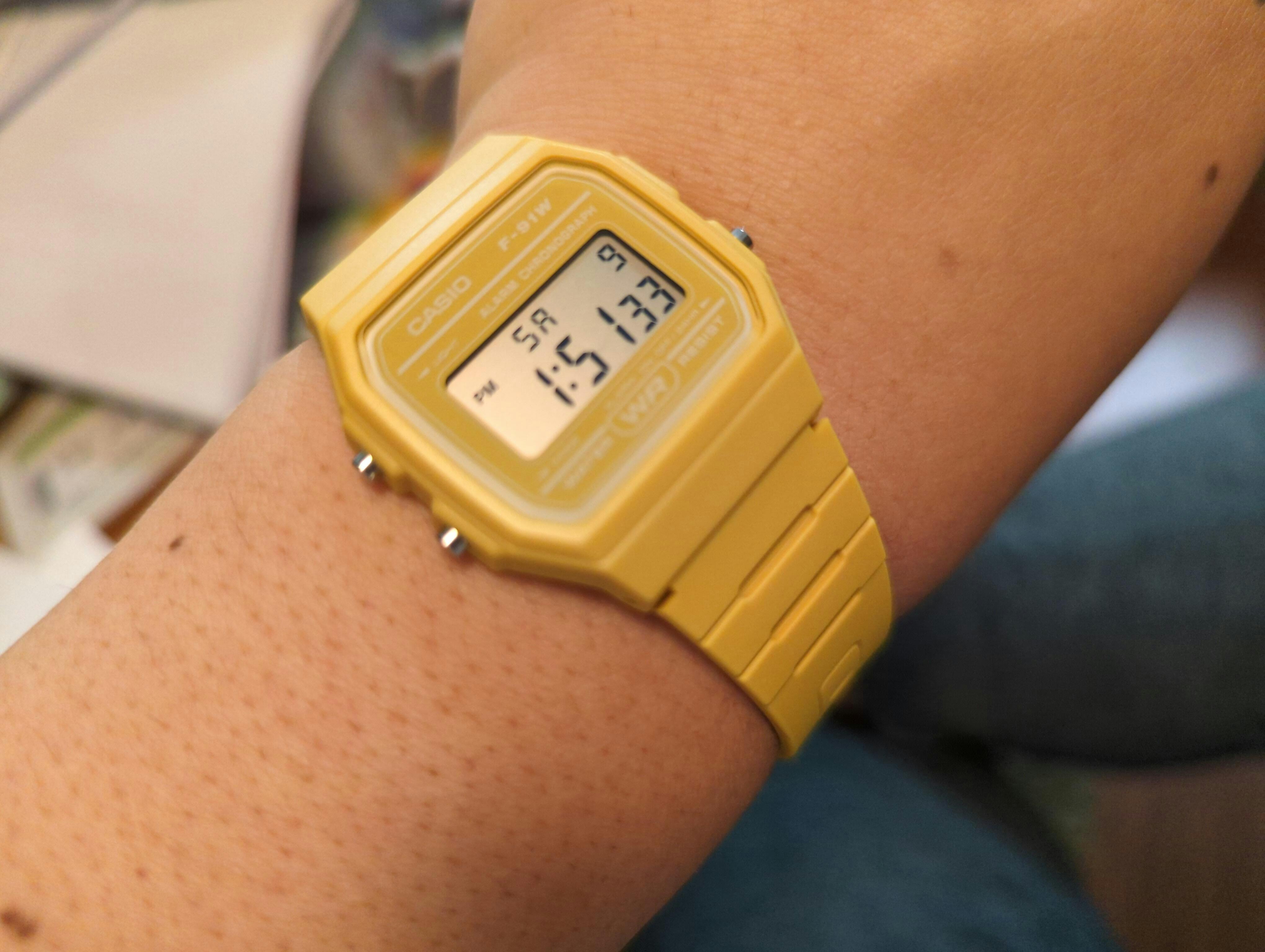 【新品未使用】 CASIO デジタル腕時計　F-91WC チープカシオ オレンジ スタンダード デジタル 海外正規品 10年保証 日本未発売 CASIO