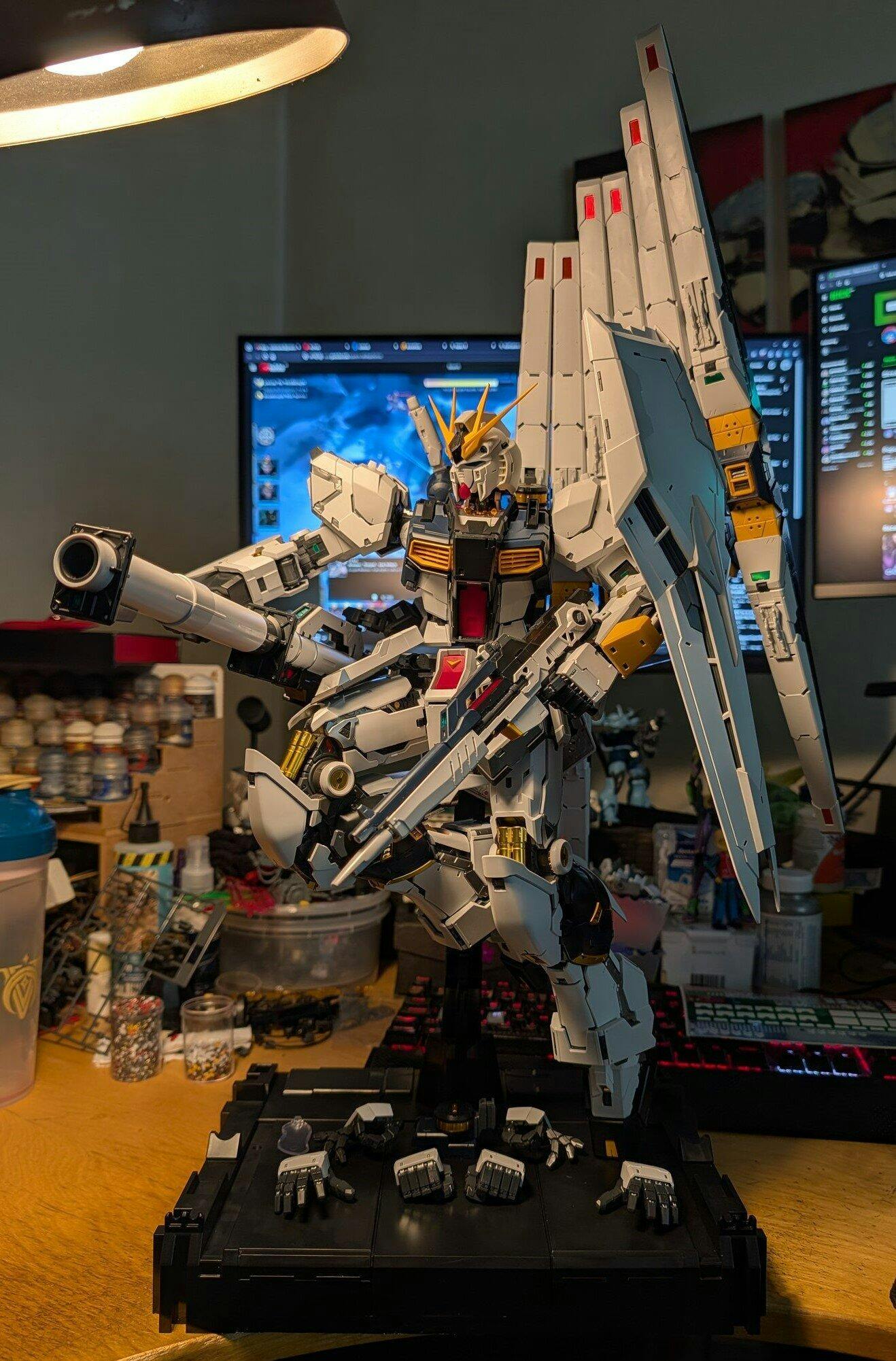 PG UNLEASHED 1/60 ν Gundam