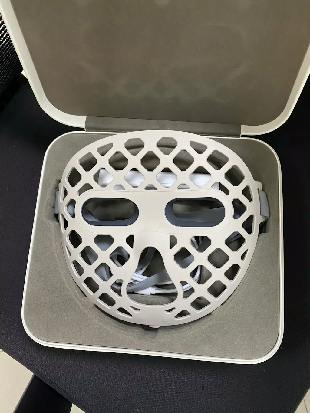 Halio PureGlow Ultralite Silicone LED Face Mask (sku: HL-HRM-DV-WT
