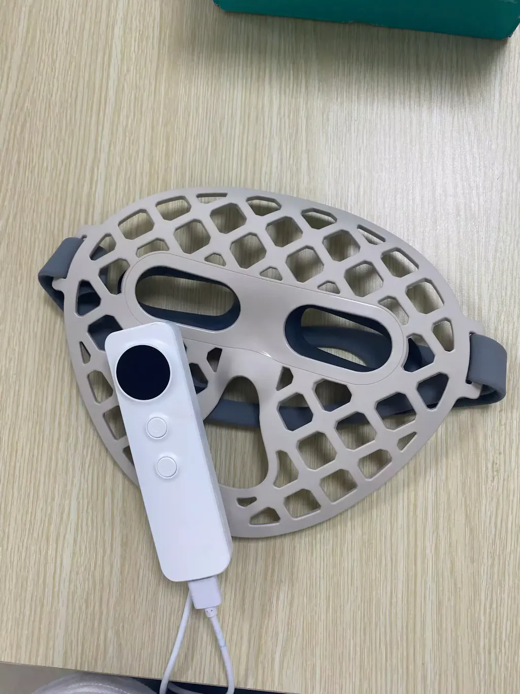 Halio PureGlow Ultralite Silicone LED Face Mask (sku: HL-HRM-DV-WT