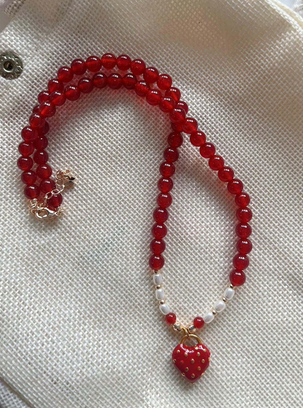 Red Agate Pearl Gold Necklace – Courage & Feminine