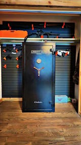 Universal Horizontal Gun Mount - Slatwall | Rifle Holder Storage Rack