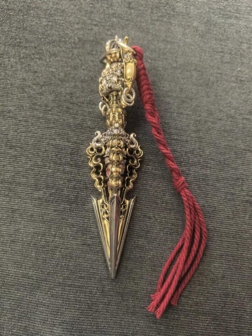 Vajra Dagger Sculpture: Chinese Cultural Artifact
