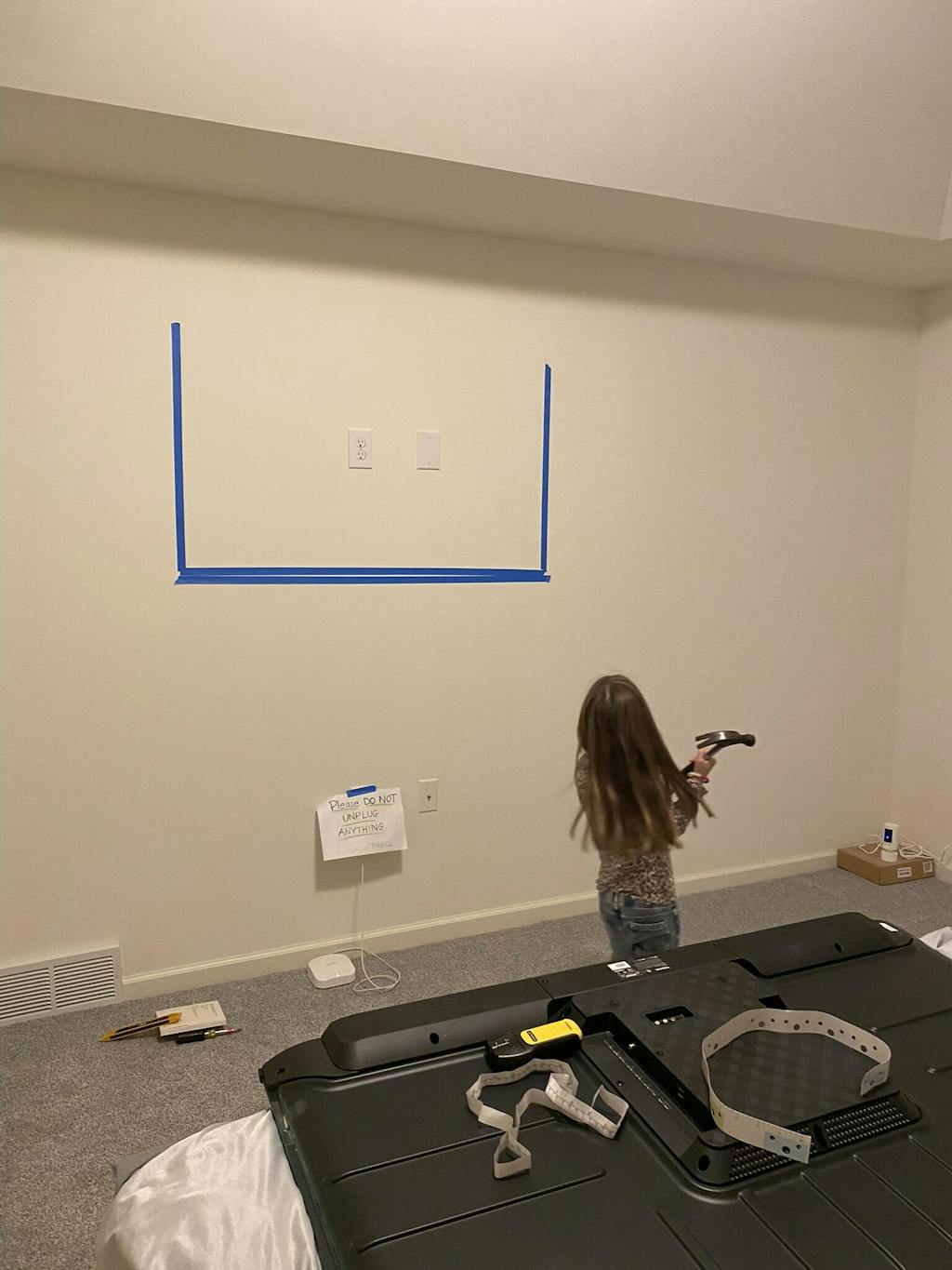 The NO STUD DIY TV mount that hangs any TV in minutes HangSmartTV