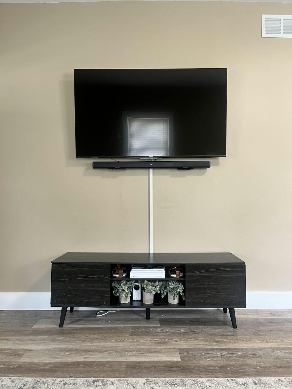 HangSmart NO STUD DIY Soundbar Mount