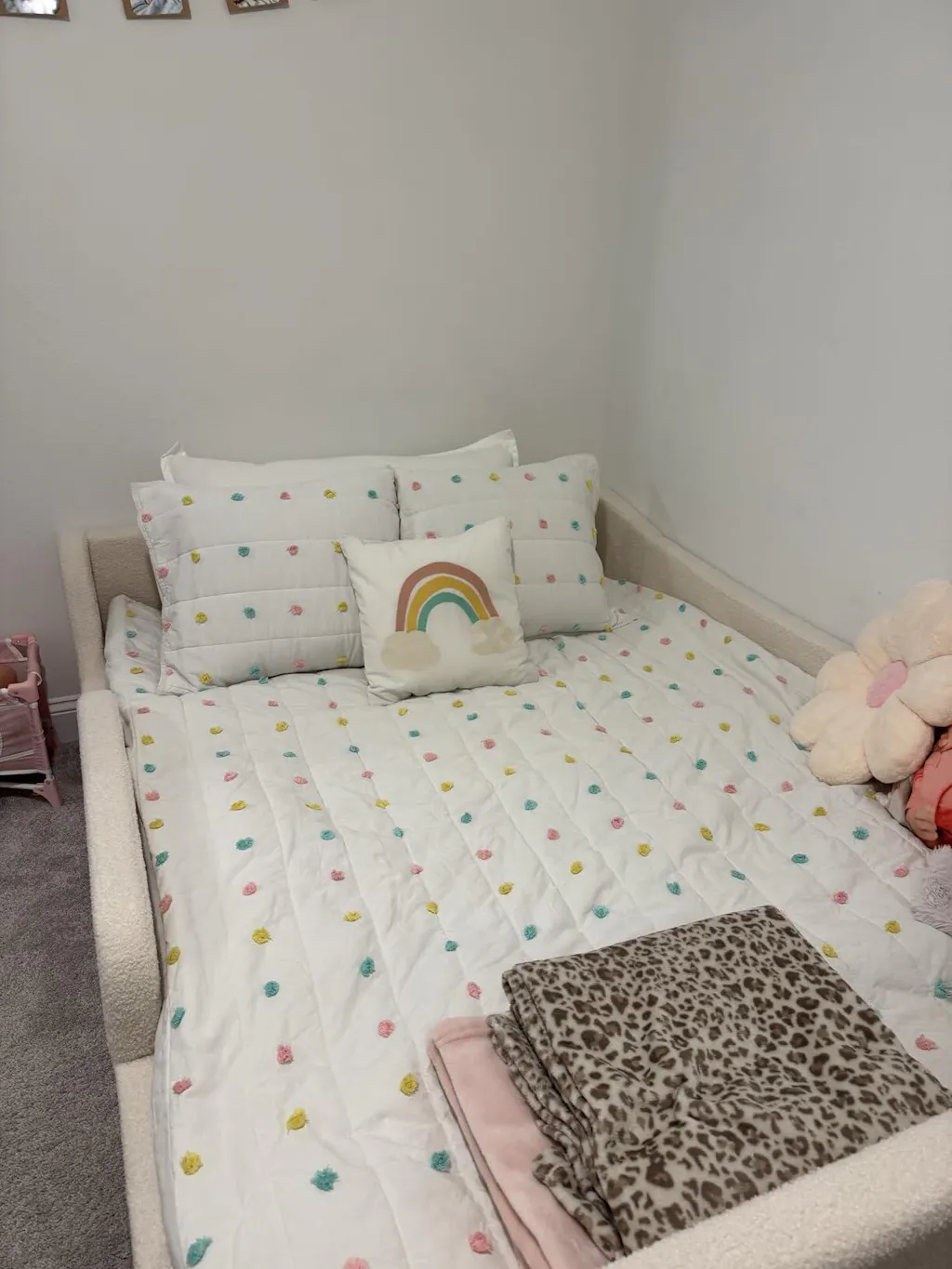 HAUOMS Twin Floor Bed with Slats and High Rails Upholstered  2-in-1 Beds with Teddy Boucle Curve Round Frame for Girls and Boys