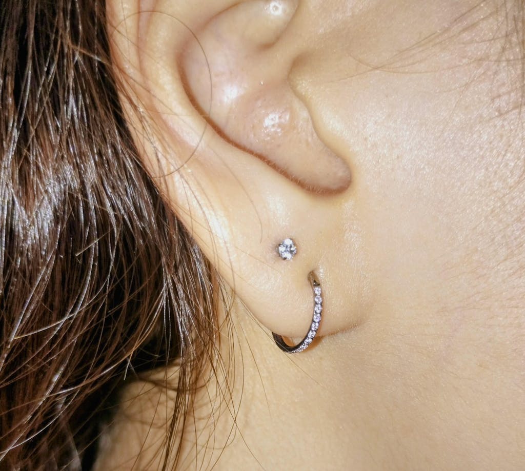 Joya en titanio zircon Pink