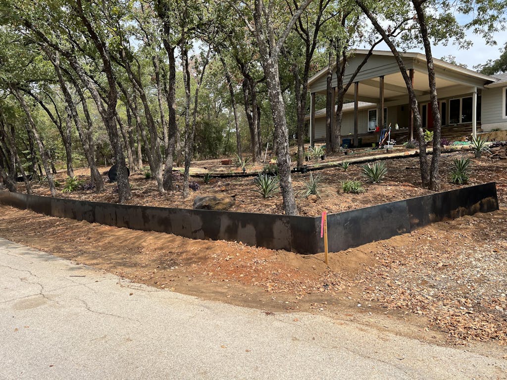 Henderson Garden Supplier of Everedge, Straightcuve CorTen, Arbors