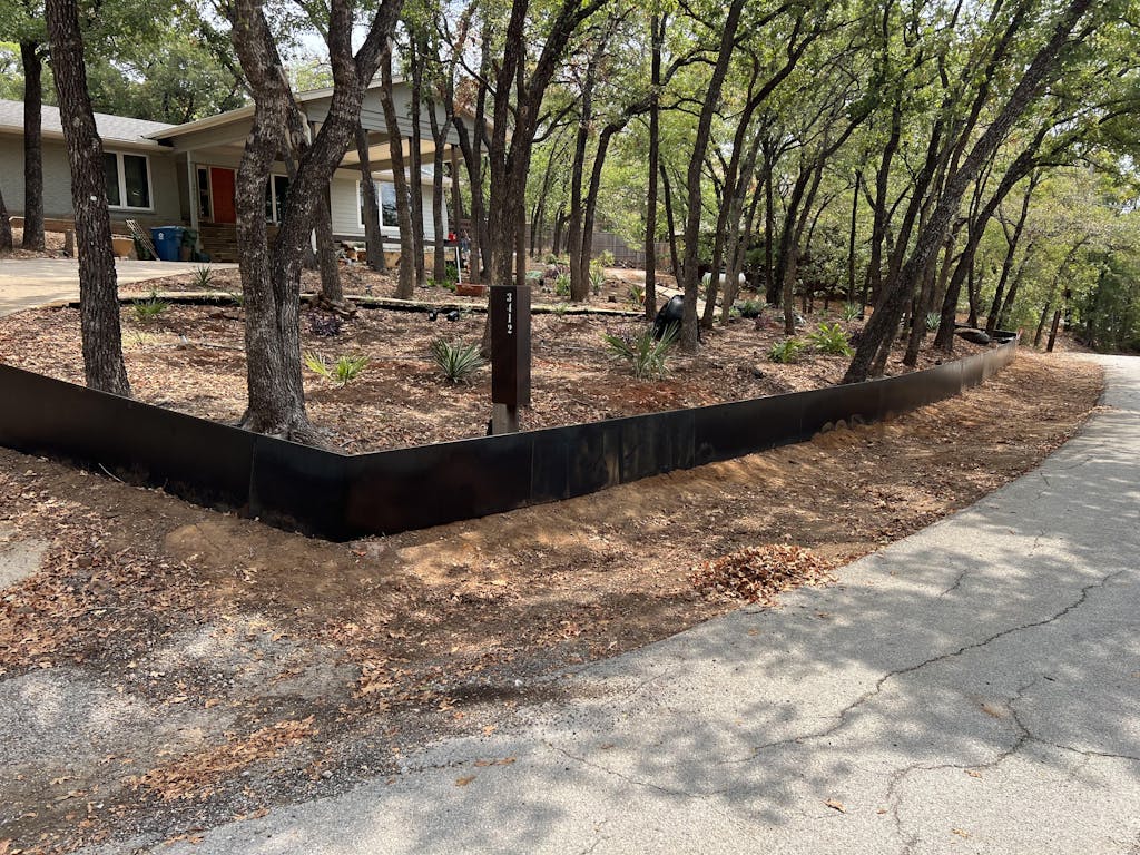 Henderson Garden Supplier of Everedge, Straightcuve CorTen, Arbors