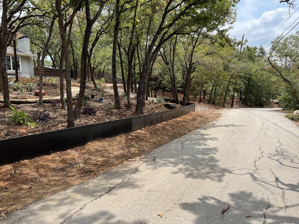 Henderson Garden Supplier of Everedge, Straightcuve CorTen, Arbors