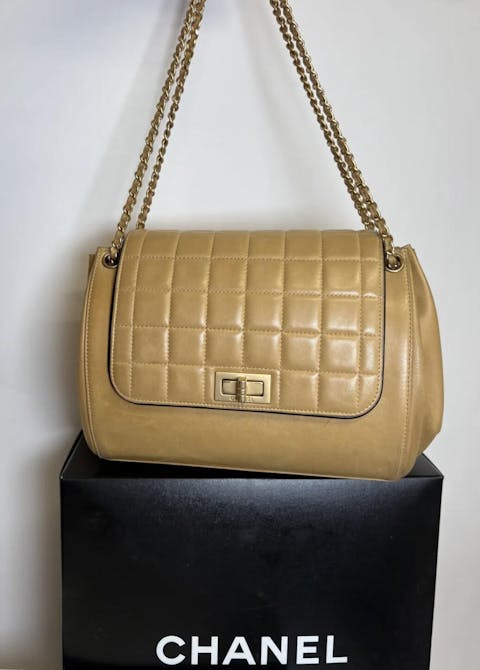 Chanel chocolate bar accordion chain shoulder bag piel de cordero beige vintage