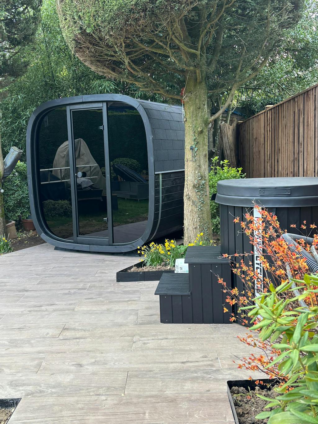 Leil® Black Cube Classic 4 Person Outdoor Sauna Kit