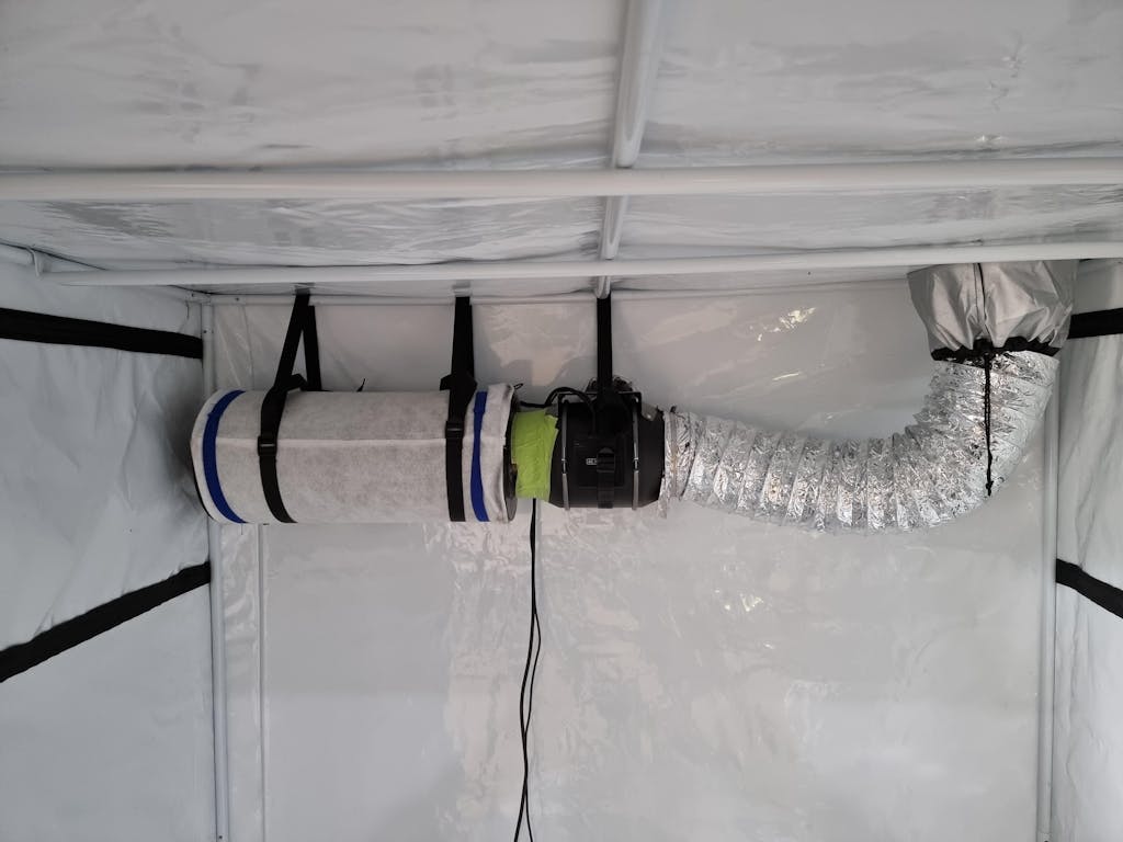 6"/150mm AC INFINITY FAN, Carbon Filter & Ducting