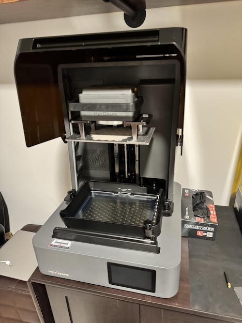 HeyGears Resin 3D Printer - High-Precision, Effortless