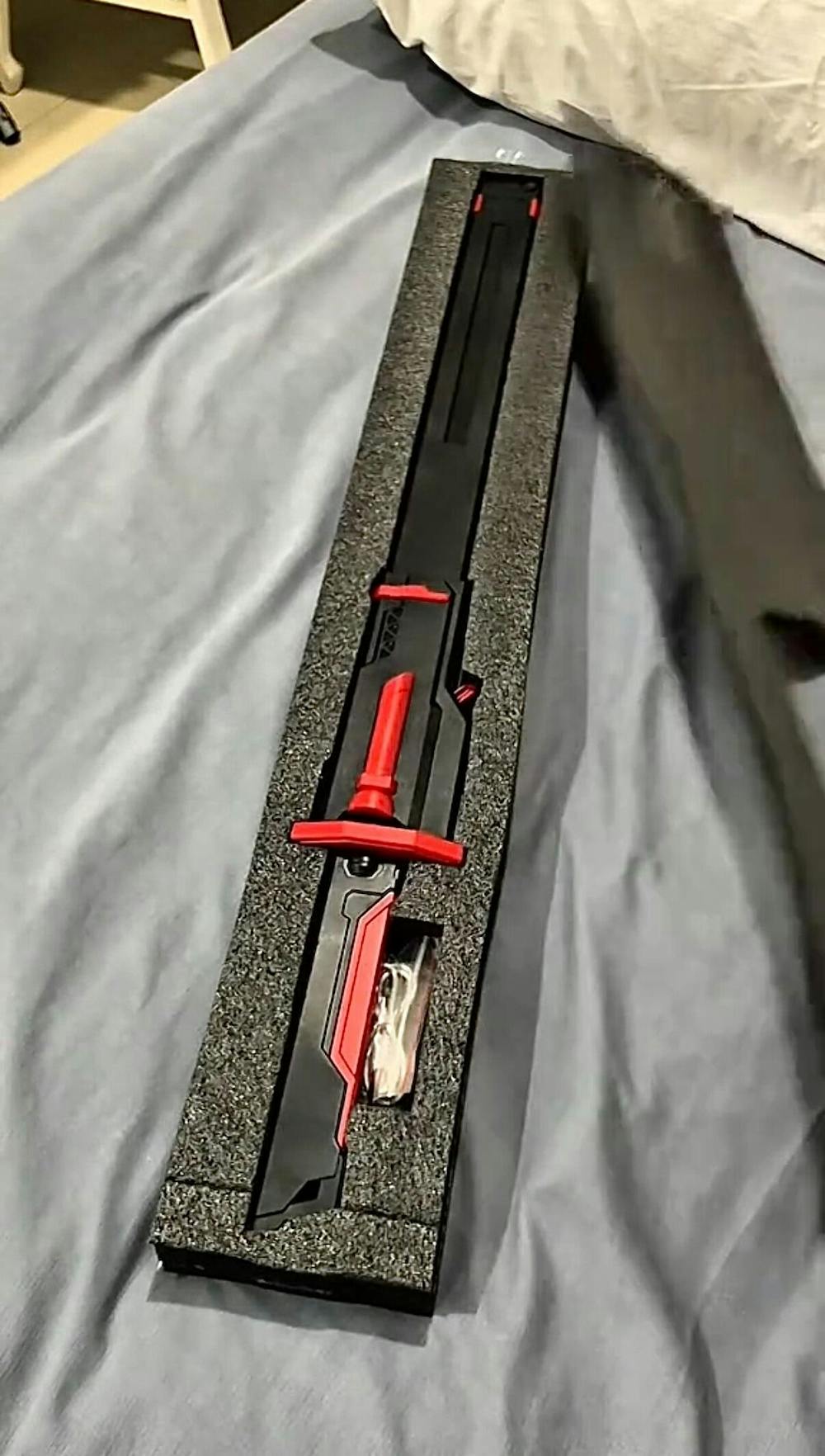 Katana LED Hikarion – Épée lumineuse avec étincelles et fumée