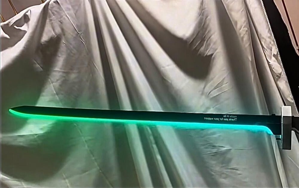 Katana LED Hikarion – Épée lumineuse avec étincelles et fumée