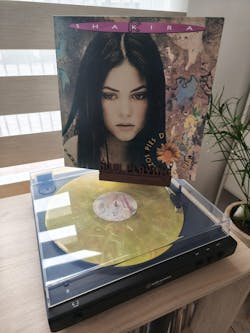 SHAKIRA - PIES DESCALZOS (ANNIVERSARY EDITION) (YELLOW/RED VINYL) | VINILO