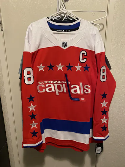 Modèle De Chemise De Caroline Du Maillot De Hockey Sur Glace Réaliste