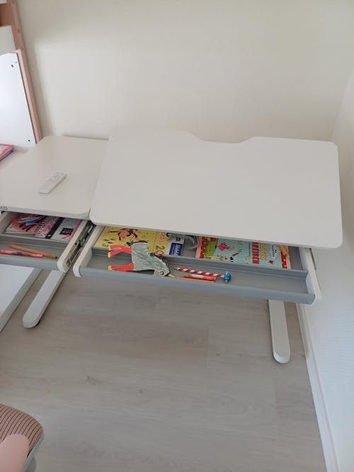 ELIN und JONA Kinderschreibtisch SET mit Buchhalter – manuell höhenverstellbar, neigbar, 120x60 cm, Weiß