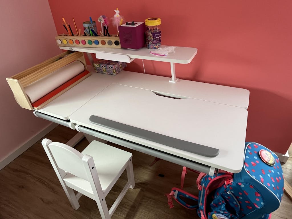 ELIN und JONA Kinderschreibtisch SET mit Buchhalter – manuell höhenverstellbar, neigbar, 120x60 cm, Weiß