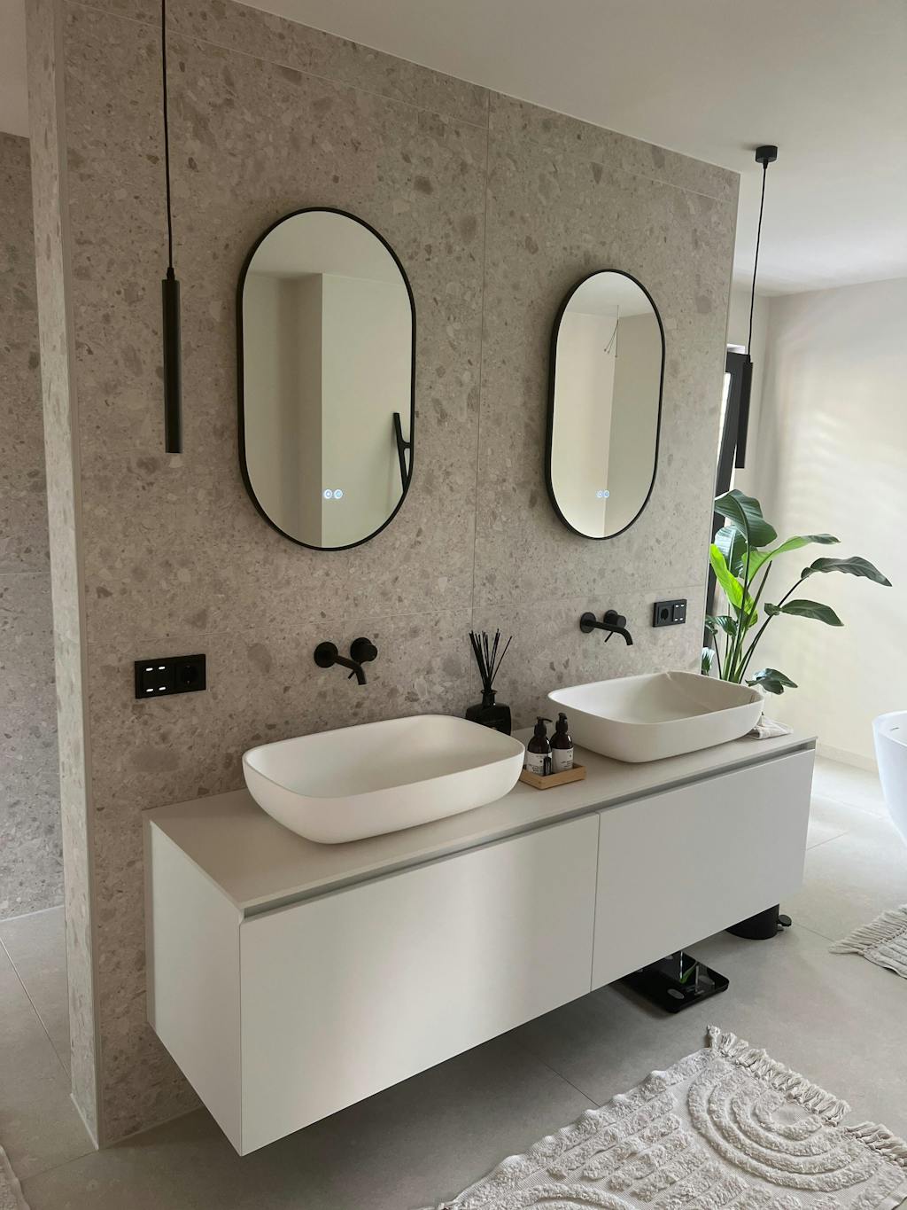 ANTIBESCHLAG LED Badspiegel oval mit Schwarz RAHMEN + Lichtwechsel