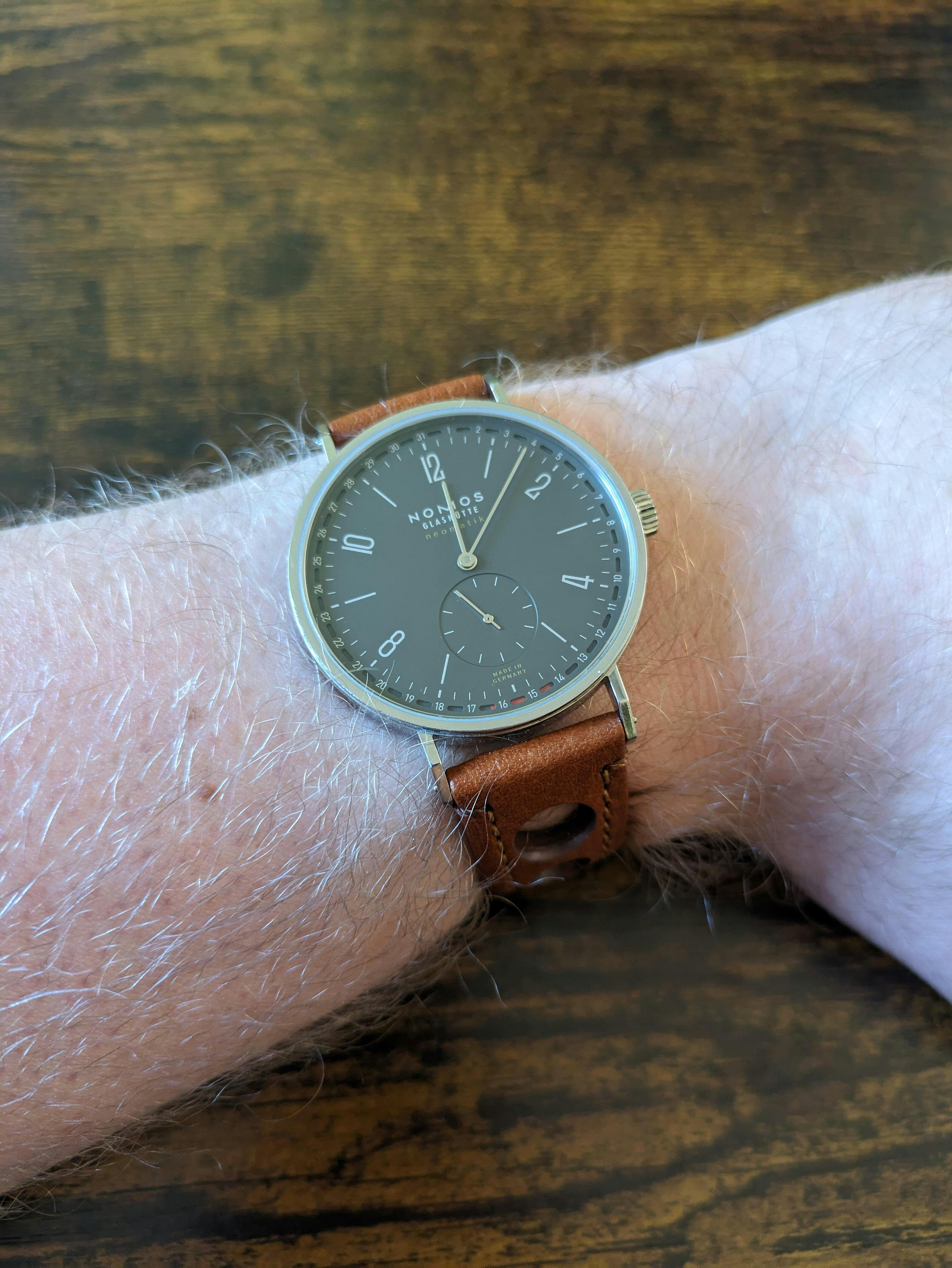 Hirsch Rally Black Vegetable-Tanned Leather Watch Strap