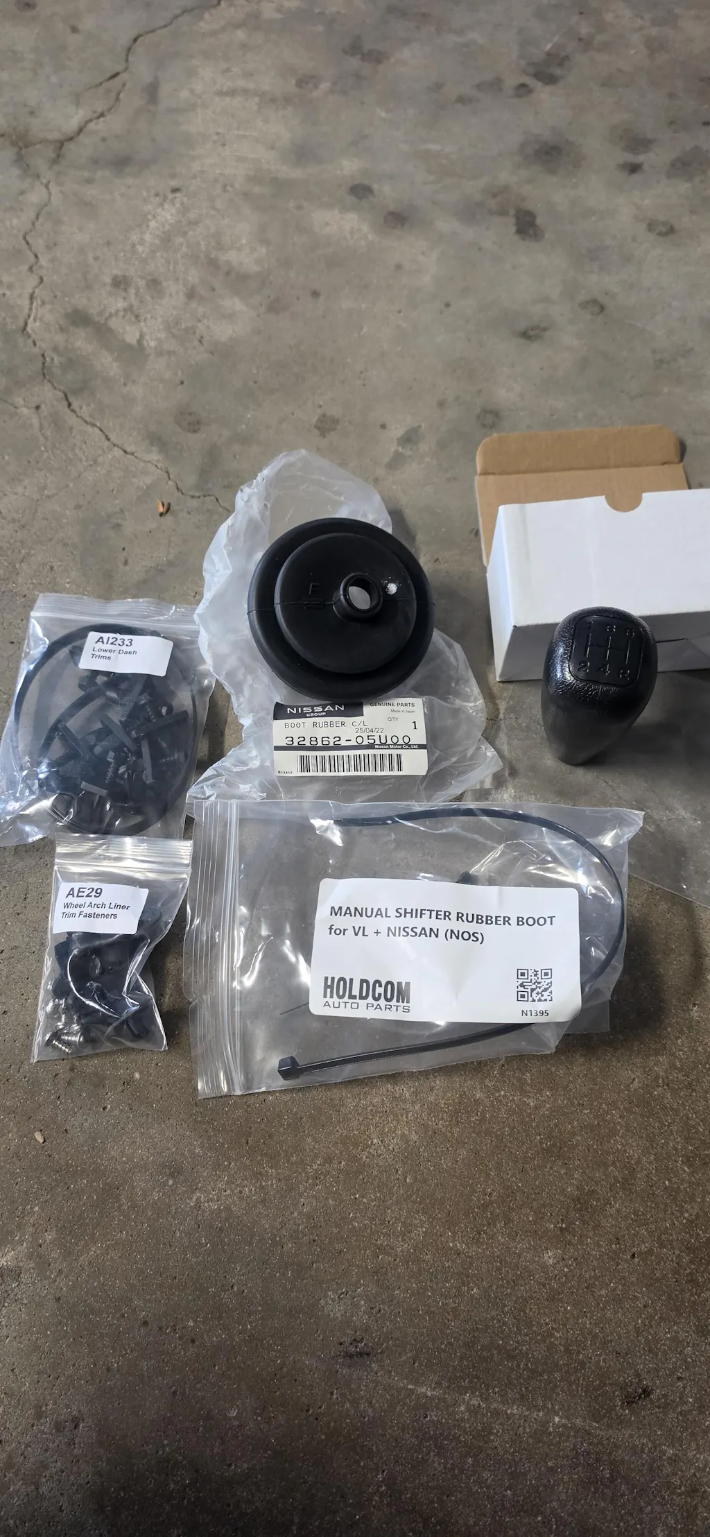 WHEEL ARCH LINER TRIM FASTENERS for VB VC VH VK VL