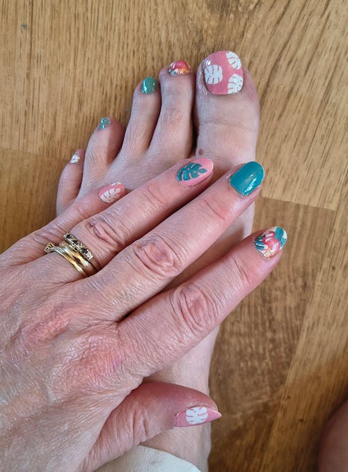 Matching Tips & Toes - Flamingo Ringo