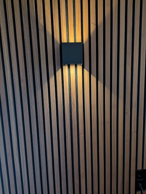 Hombli Smart Wall Light