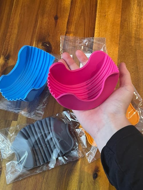 Neat Burger Eating Solution - Mess-Free Reusable Silicone Burger Holder Stand