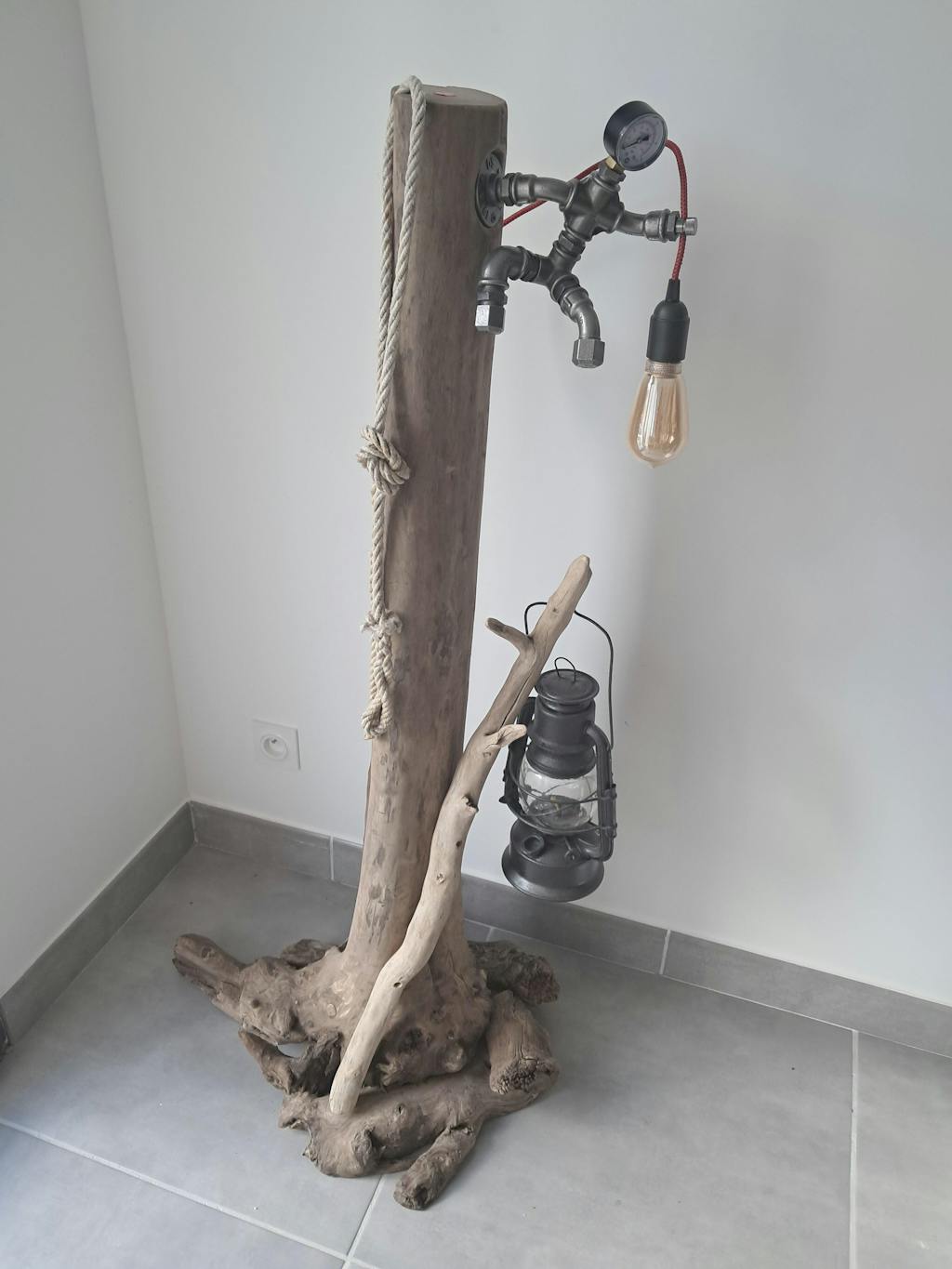 Lampe murale, applique, "Le Grimpeur"