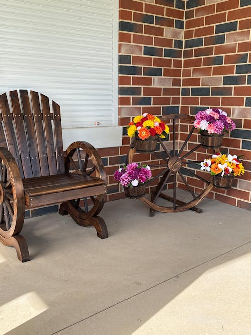 Wagon Wheel Flower Planter Wooden Garden Décor 80cm