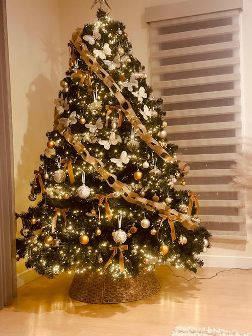 7FT Extra Full Pre-lit LED Christmas Tree - 1250 Tips