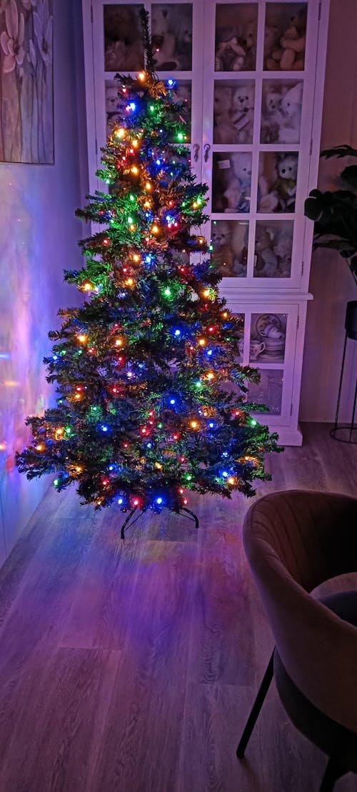 6FT Pre-lit LED Christmas Tree - 900 Tips